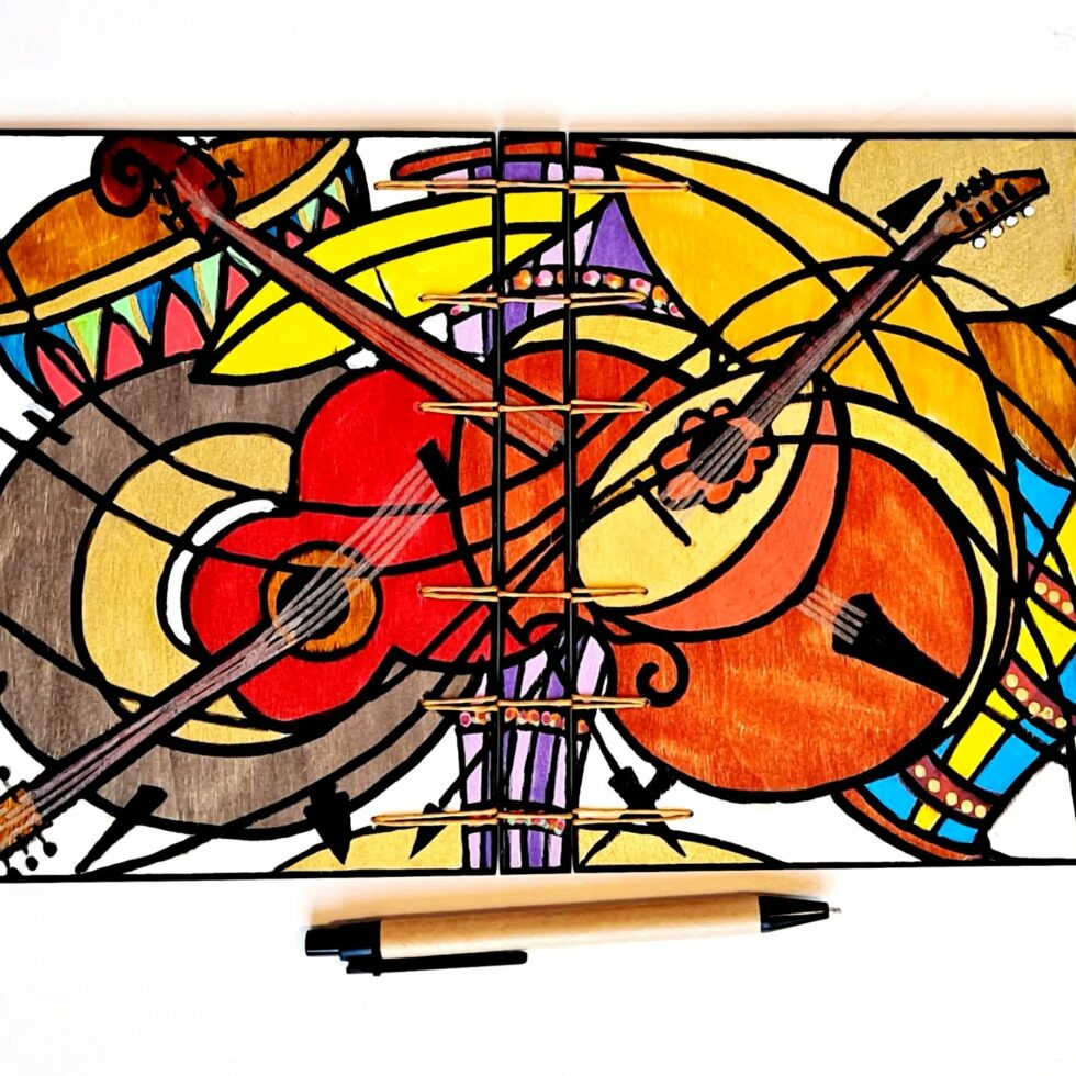 Carnet COSMA, couverture ouverte à plat et reliure.