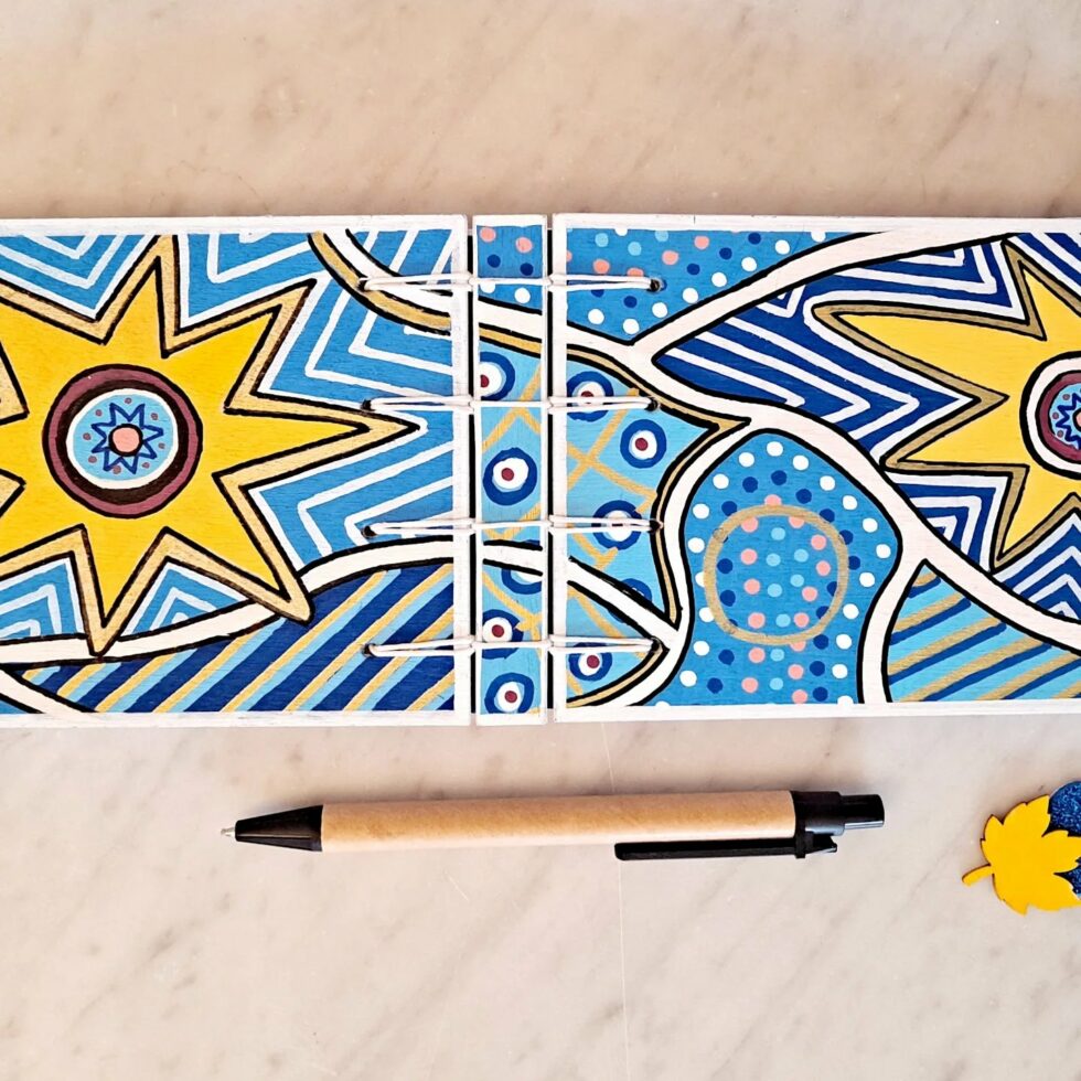 Carnet BLUE SUN, couverture ouverte à plat.