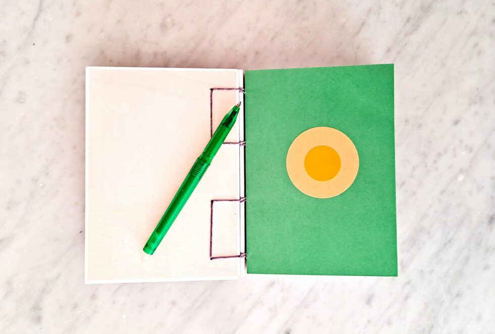 Carnet Pétunia intérieur page de garde avec stylo vert