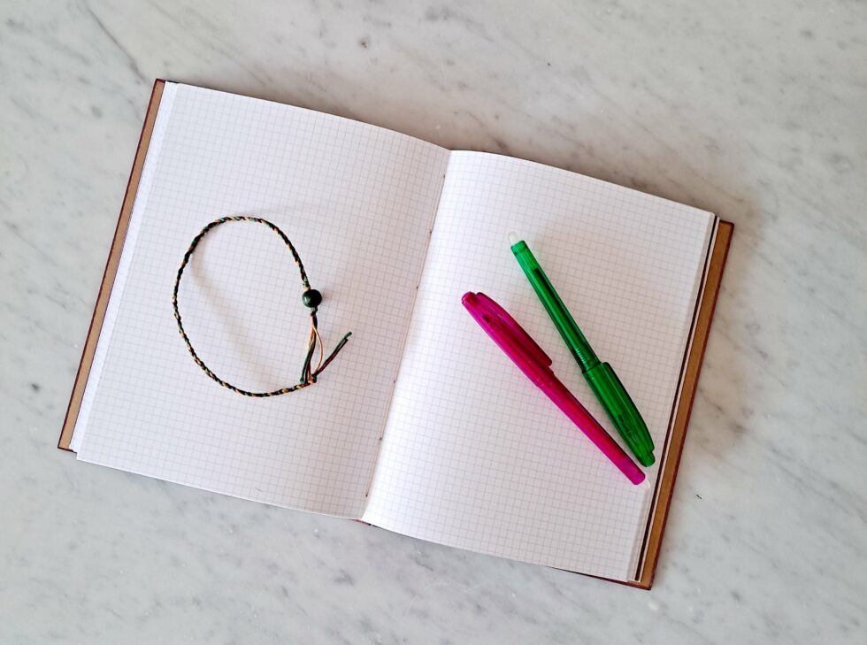 Carnet Primevère pages intérieures avec stylos et marque page