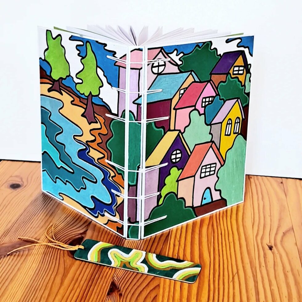 Carnet RIVAGE vue ouvert face avec marque page en bois peint