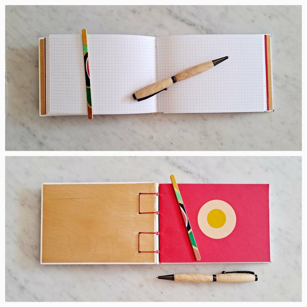 Carnet EMPREINTES vue intérieure sur pages et couverture à plat avec reliure rouge avec marque pages et stylo en bois.